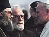 Papa João Paulo II encontra-se com o Patriarca Dimitrius I na sua chegada à Constantinopla (Istambul). Foto: Chuck Fishman